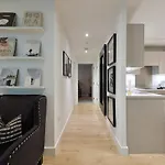 Luxury Boutique Designer Apartment- Tube Access- Zone 1