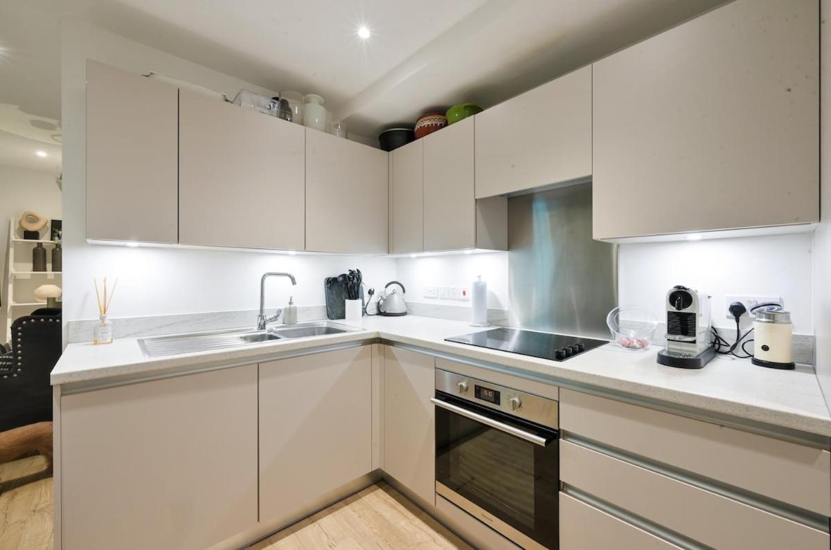 Luxury Boutique Designer Apartment- Tube Access- Zone 1 Londra